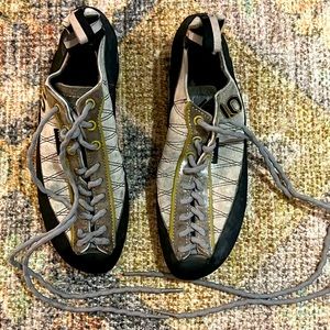 Five ten climbing shoes